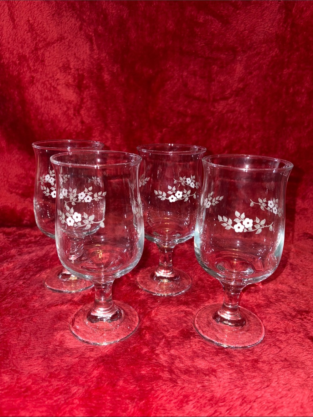 Pfaltzgraff Heirloom Set of 4 Glass Water/Wine Goblets Lightly Used
